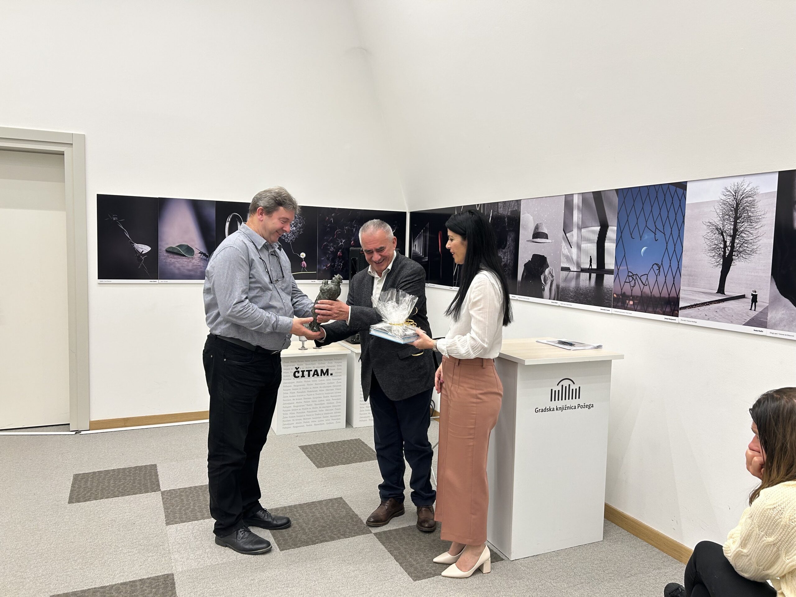 Gradska knjižnica Požega – Aleksandru Horvatu dodijeljena nagrada Matko Peić za najbolji putopis 2025. godine Gradska knjižnica Požega - Aleksandru Horvatu dodijeljena nagrada Matko Peić za najbolji putopis 2025. godine