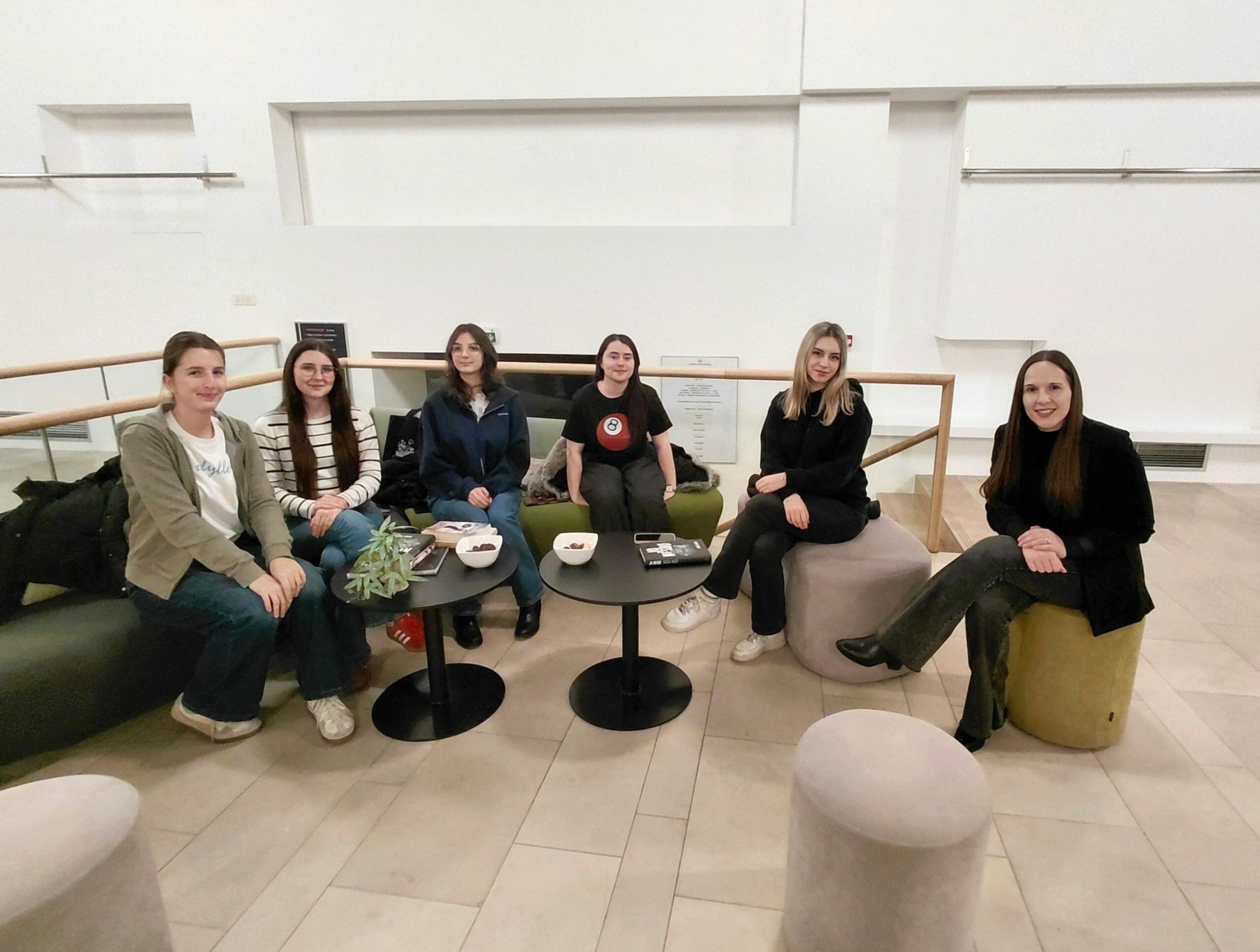 Gradska knjižnica Požega - Čitateljski klub Čitam&Čilam