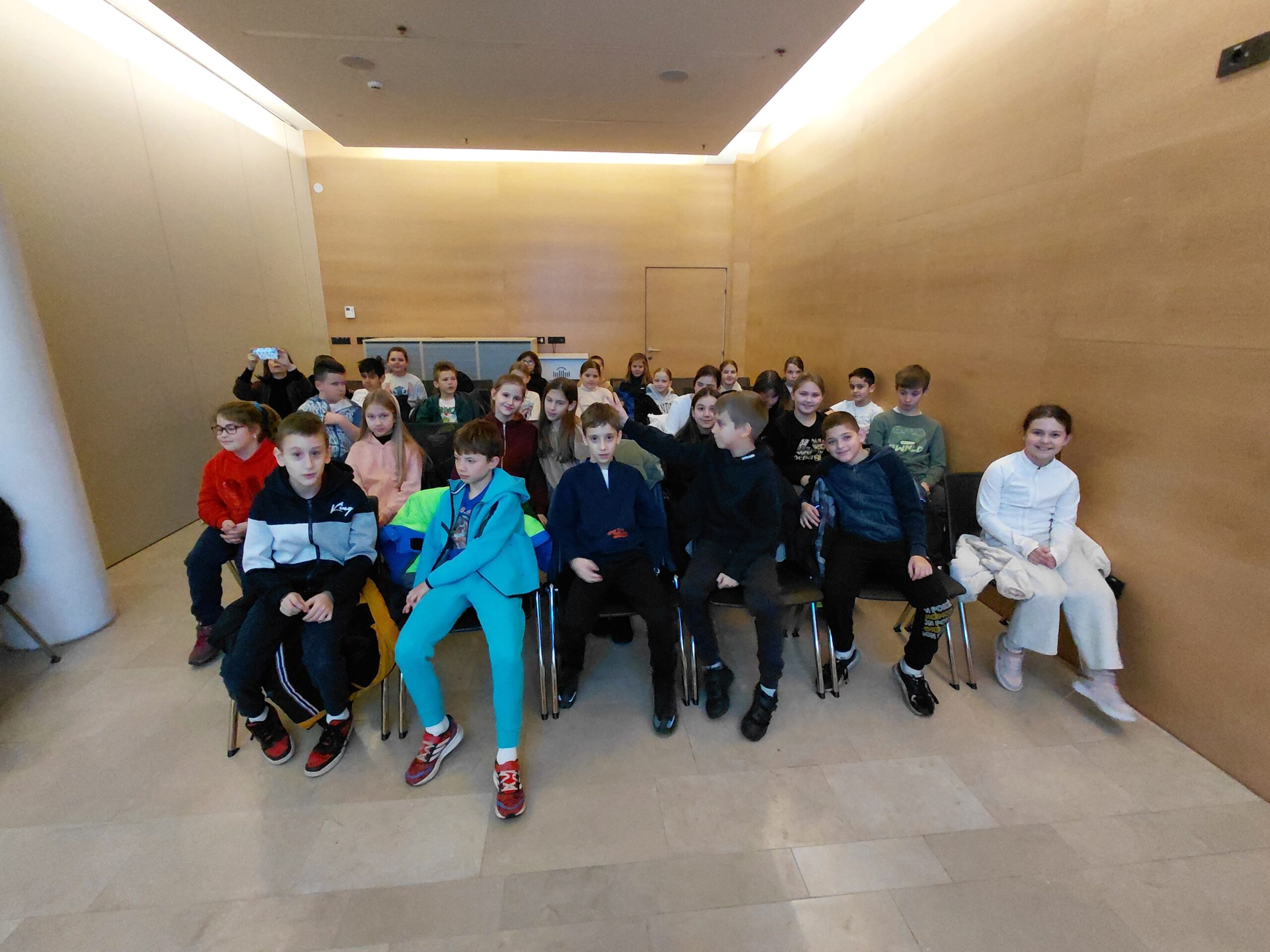 Gradska knjižnica Požega - Radioaktivna slušaonica radioigre za djecu i mlade