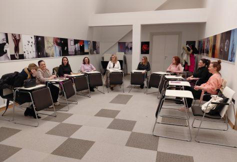 Gradska knjižnica Požega - Čitateljski klub Snažne mame